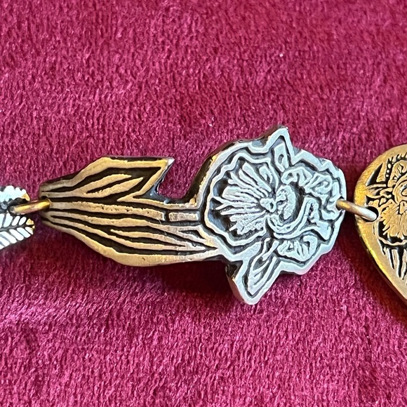 Alice Seely Iris Bracelet - Picture 2 of 6